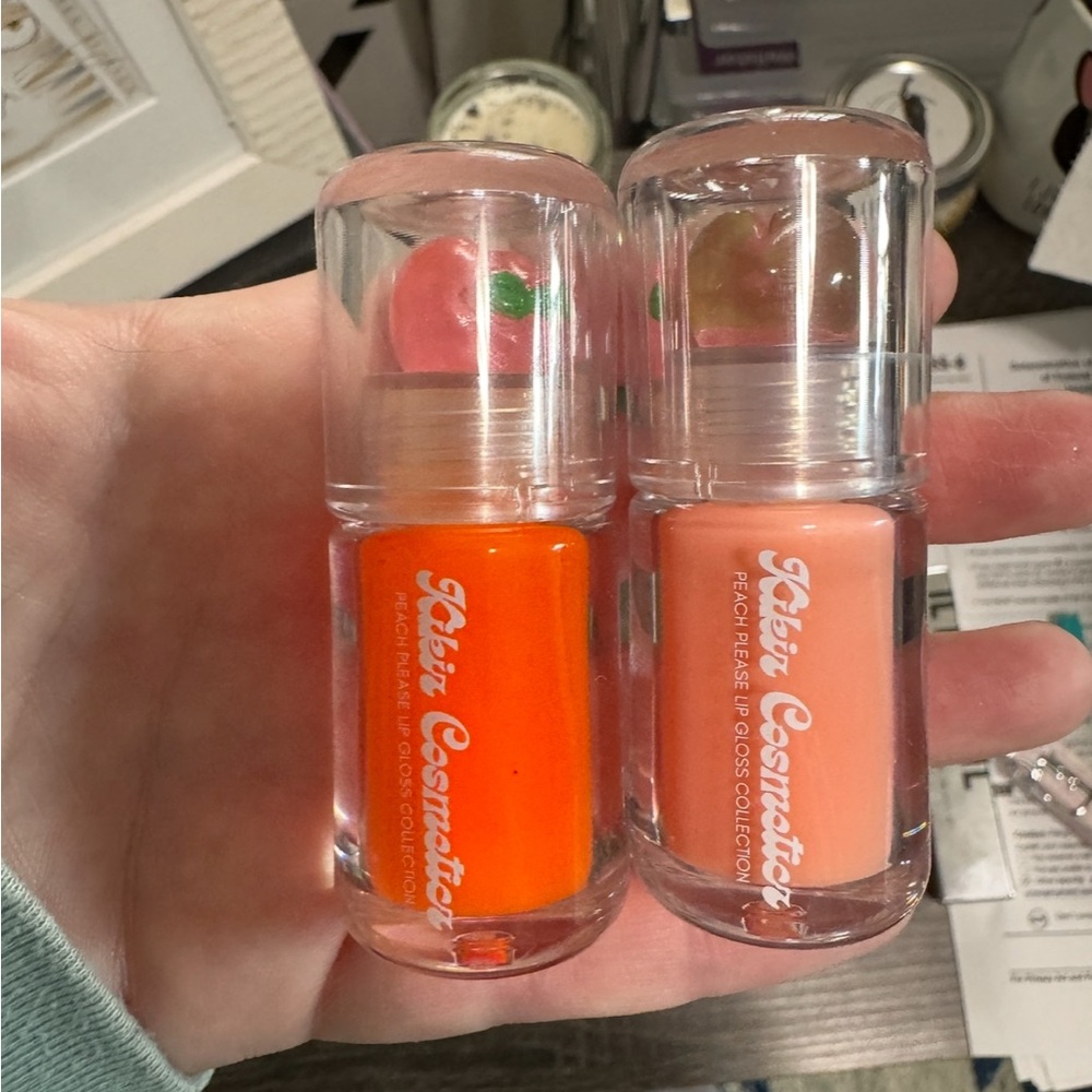 SOLD - NEW Kikiz Cosmetics Peach Lip Gloss Duo